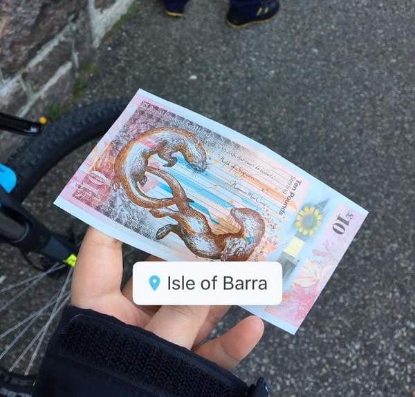 Barra hầu như chỉ dùng tiền mặt
